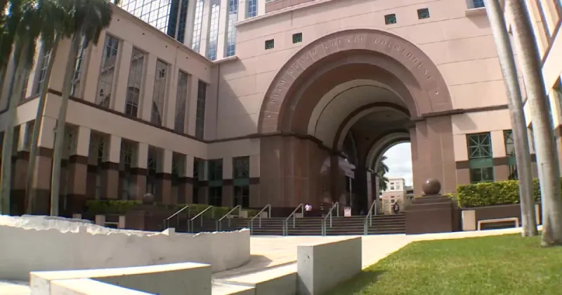 West Palm Beach police investigating suspicious object at Palm Beach County courthouse