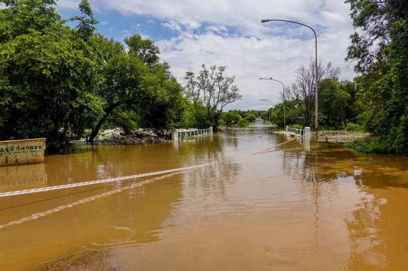 How Central Florida Homeowners Can Choose the Right Flood Barrier Height