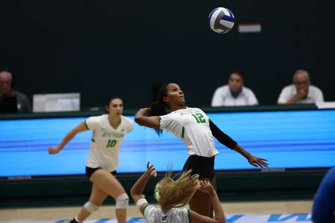 Hatters Battle Lipscomb in Three Sets