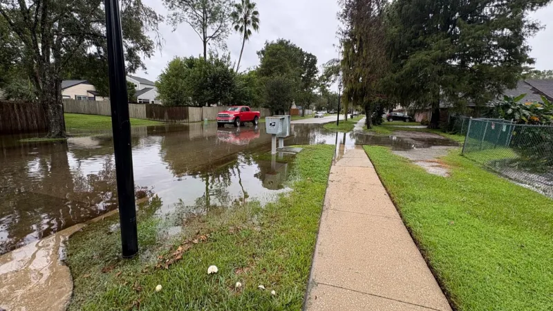 Winter Springs crews pump floodwater from Highland Village road