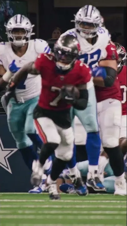 Bucky in his LeSean McCoy bag  #PITvsTB Oct. 18 @ 1 p.m. ET on CBS (Video)