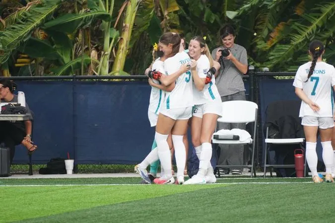 Women's soccer extends unbeaten streak to five games