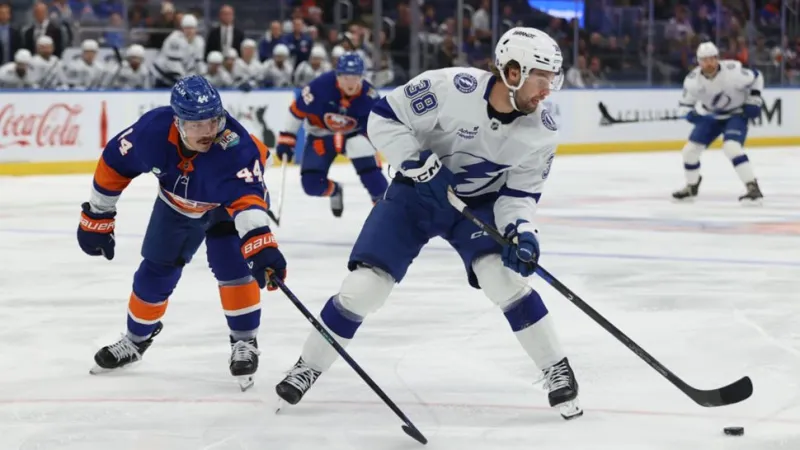 Hagel completes hat trick with 2 late goals as Lightning beat Islanders 5-3