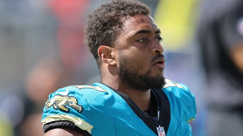Jaguars' wild kickoff vs. Eagles to start London game ends with 2 ejections