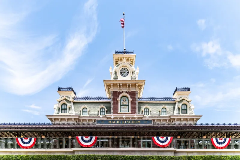 Disneyland Honors 101-Year-Old Medal of Honor Recipient Royce Williams