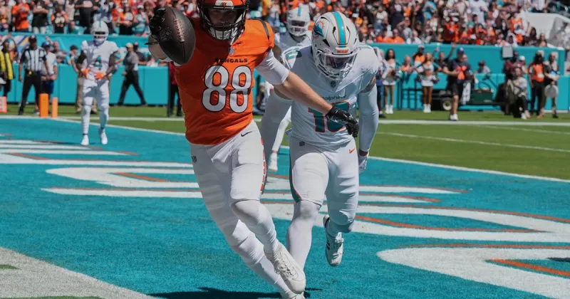 Joe Burrow throws 4 TDs as Bengals beat Dolphins 31-24