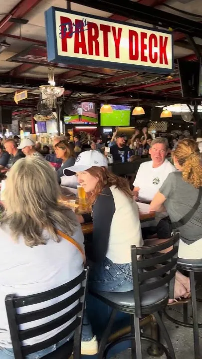 Fans pack Ferg's Sports Bar for Rays vs. Guardians Game 1 ALCS (Video)