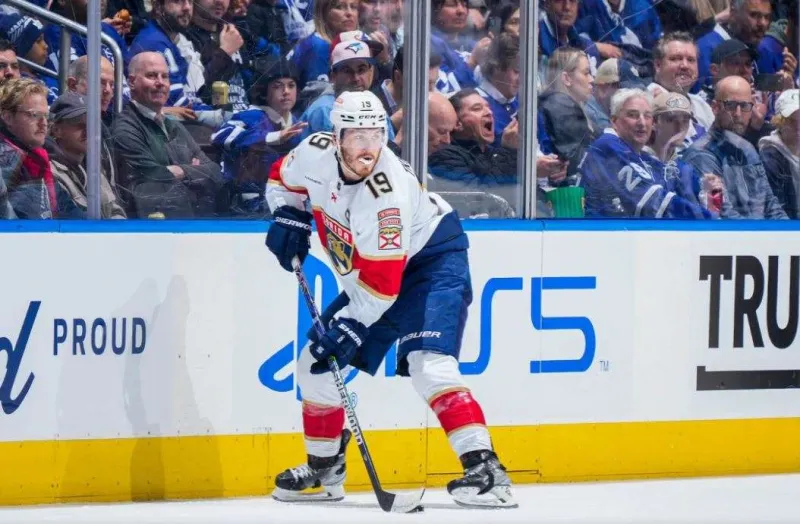 Brady Tkachuk has natural hat trick, brother Matthew has 5 assists as Panthers roll Blue Jackets 7-3