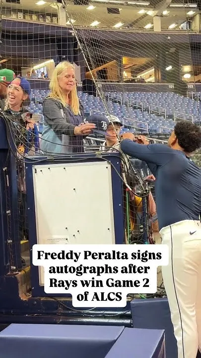 Freddy Peralta signs autographs after Rays win Game 2 of ALCS (Video)
