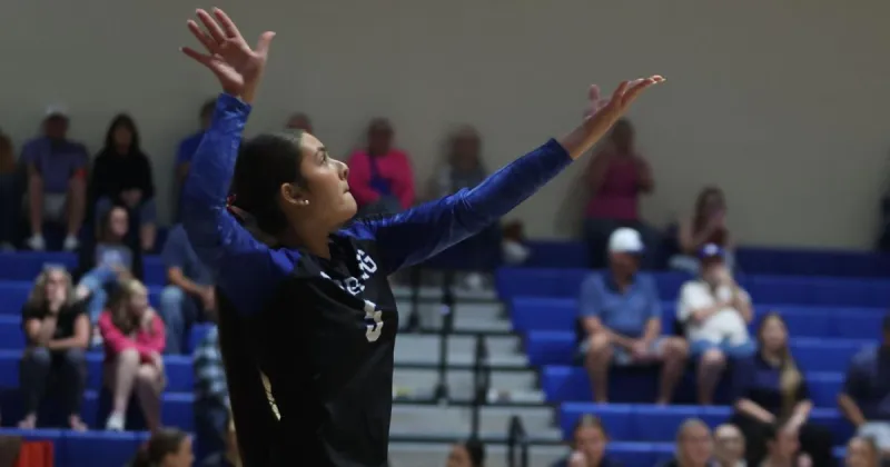 Blue Streaks volleyball dominates district opener