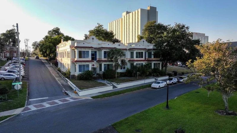 Historic Wilsonian Apartment Building Near Downtown Lakeland Sold