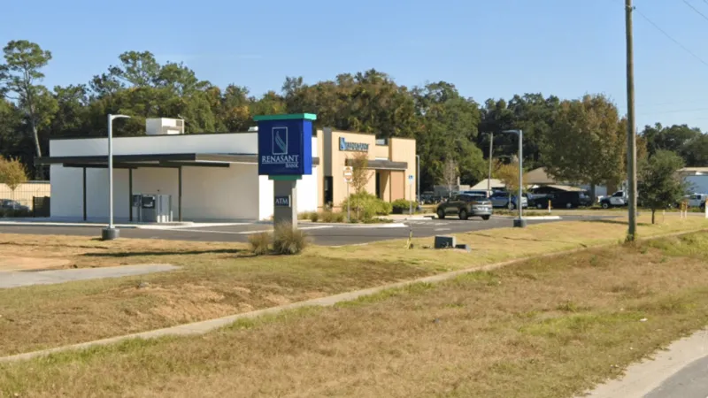 Deputies investigate bank robbery on W Nine Mile Road in Escambia County