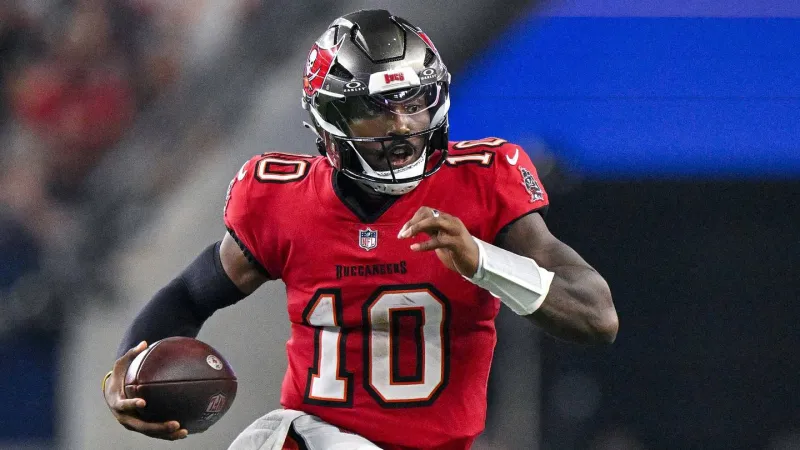 Leonard Fournette urges Buccaneers to stick with Jalon Daniels over Baker Mayfield