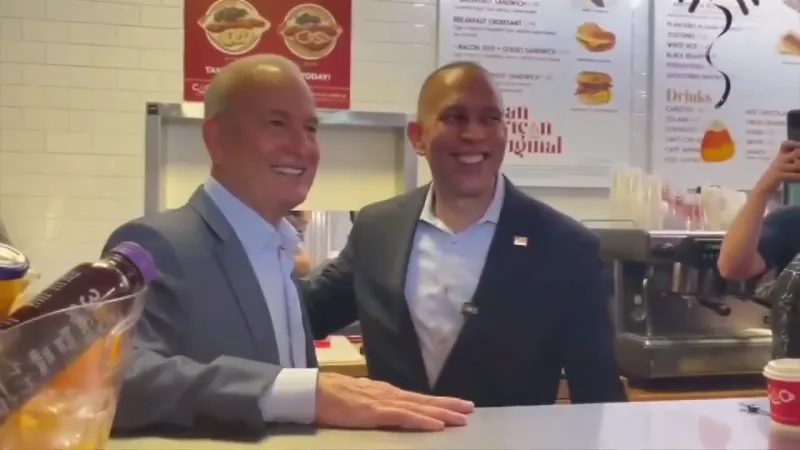 House Minority Leader Hakeem Jeffries joins District 27 challenger Elliott Rodriguez at campaign stop in Pinecrest
