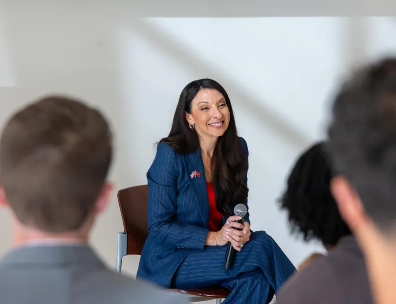 Erika Donalds, wife of gubernatorial candidate Byron Donalds, visits FAU Alumni Center to speak with students