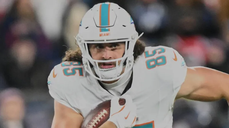Dolphins' Malik Willis has to get his TEs more involved coming out of the bye