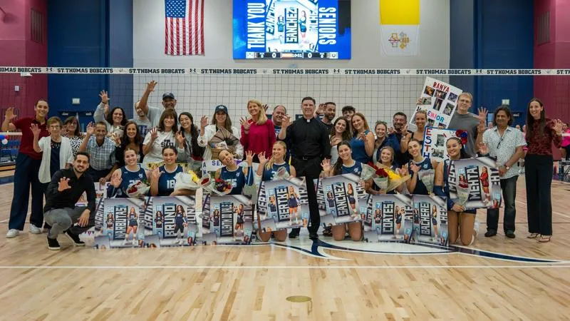 Women's Volleyball Sweeps Warner On Senior Day