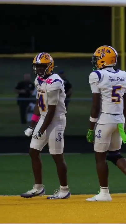 ONE PLAY. SIX POINTS. TOUCHDOWN!  (Video)