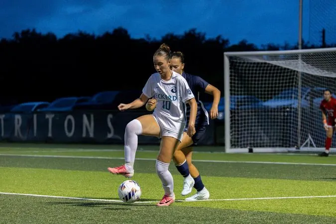 Doe scores twice in comeback win over Rollins