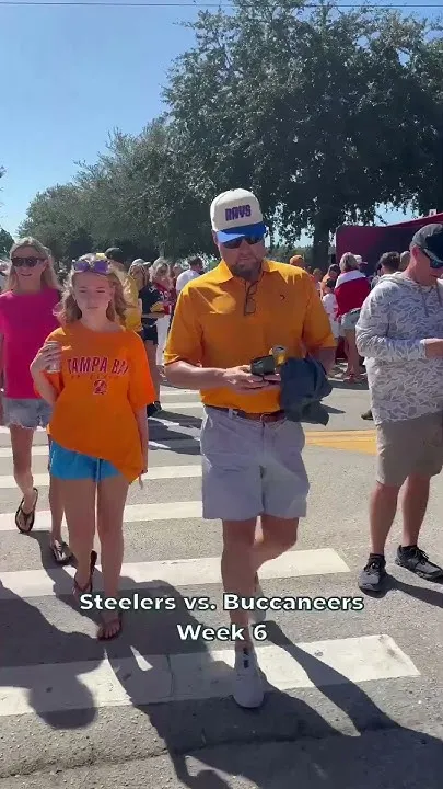 Fans flood into Raymond James Stadium for the Steelers vs. Bucs game (Video)