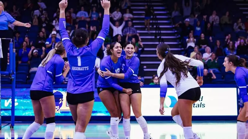 UWF Volleyball Sweep Bisons