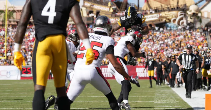 Rodgers throws 2 late TD passes as Steelers storm back to beat Buccaneers 26-19 in OT