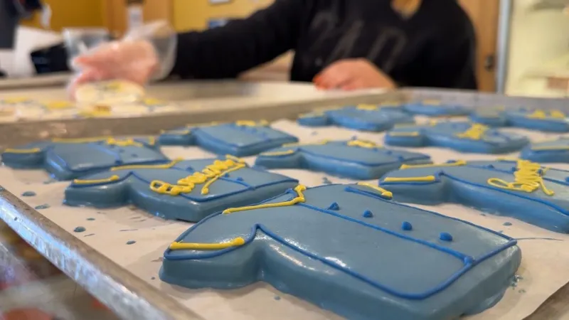 Milwaukee-area bakeries serve Brewers-themed treats during World Series run