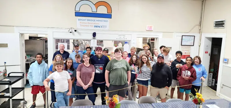 Navarre United Methodist youth serve the hungry