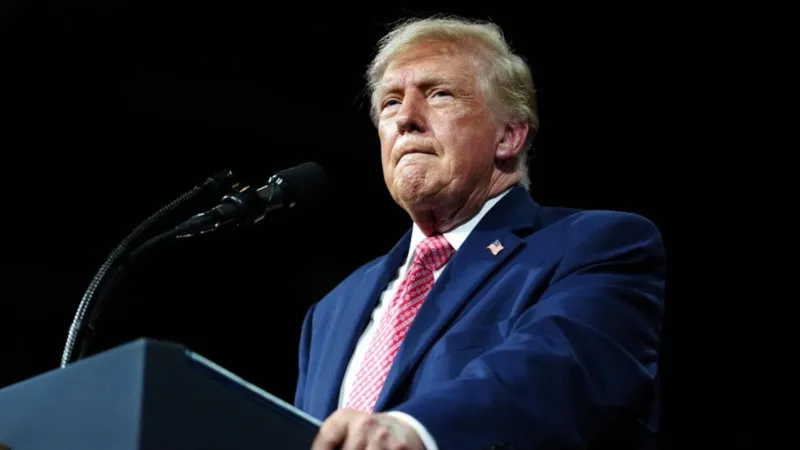 Midterms enter home stretch as Trump campaigns in Kansas