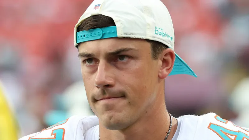 Dolphins turn to former camp kicker after cutting Riley Patterson