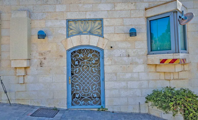British Consulate in Jerusalem Downgraded, 20 Diplomats Asked to Leave