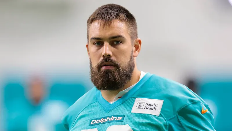 Dolphins' Zach Sieler sends Jon-Eric Sullivan a clear message about being traded