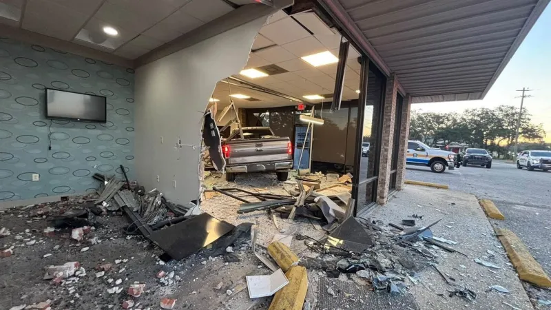 Truck crashes into commercial building in Fort Walton Beach; 1 evaluated
