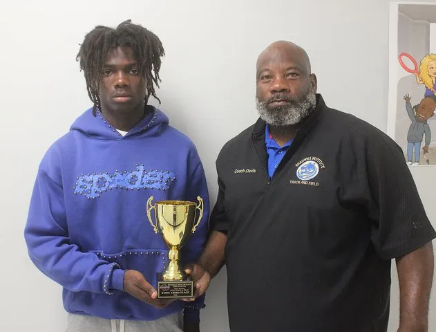 Pasley becomes first in state history to sweep sprints at finals