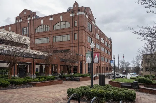Opinion: New courthouse debate shows need for new commission leadership