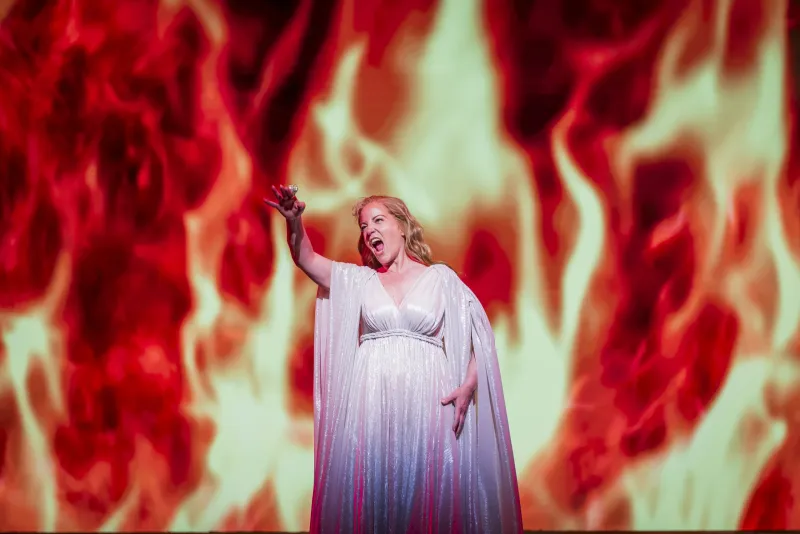 Robert Wierzel's lighting design brings Wagner's 'Twilight of the Gods' to life