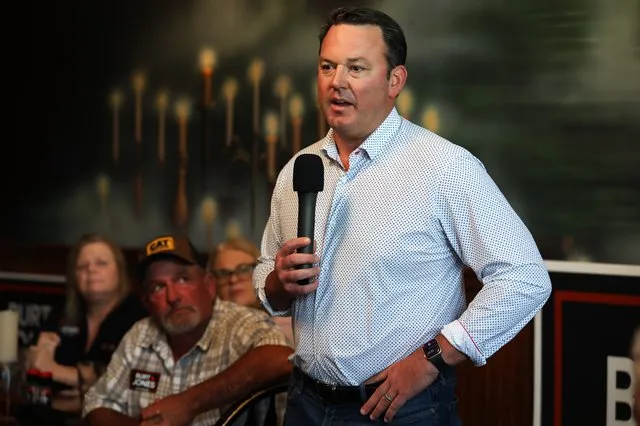 Burt Jones makes Forsyth County stop ahead of governor's race runoff