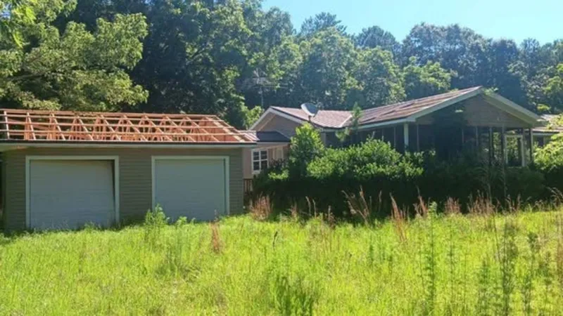 Butler man charged after investigators say metal roof was stolen from vacant Reynolds home