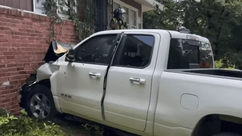 Stop sign violation leads to collision, truck crashes into vacant home in Bibb County