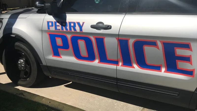 4 arrested, 5 wanted for Perry stolen mail and check fraud scheme, police say