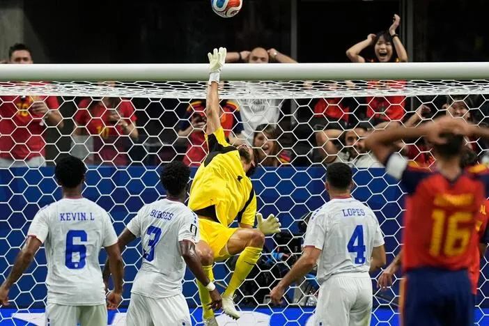 40-year-old Cape Verde goalkeeper keeps favorite Spain to 0 goals at World Cup