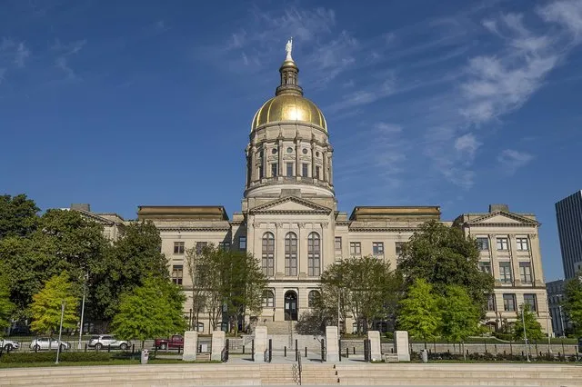 Lawmakers seek delay to QR voting ban while adding property tax cuts