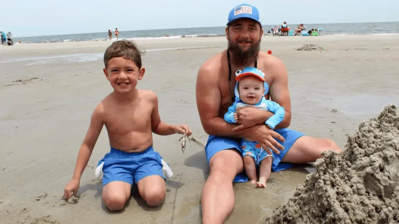 Local Restaurant gives proceeds to local family following deadly wreck