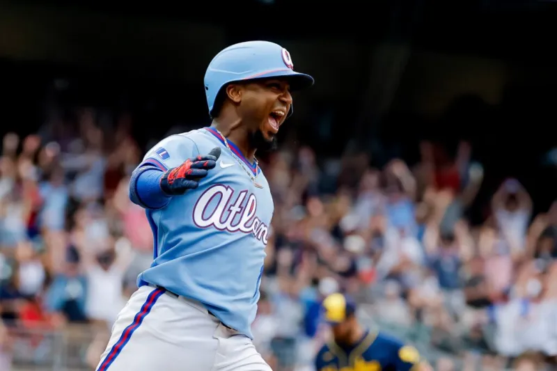Albies hits walk-off shot in 9th to lift Braves past Brewers 4-3