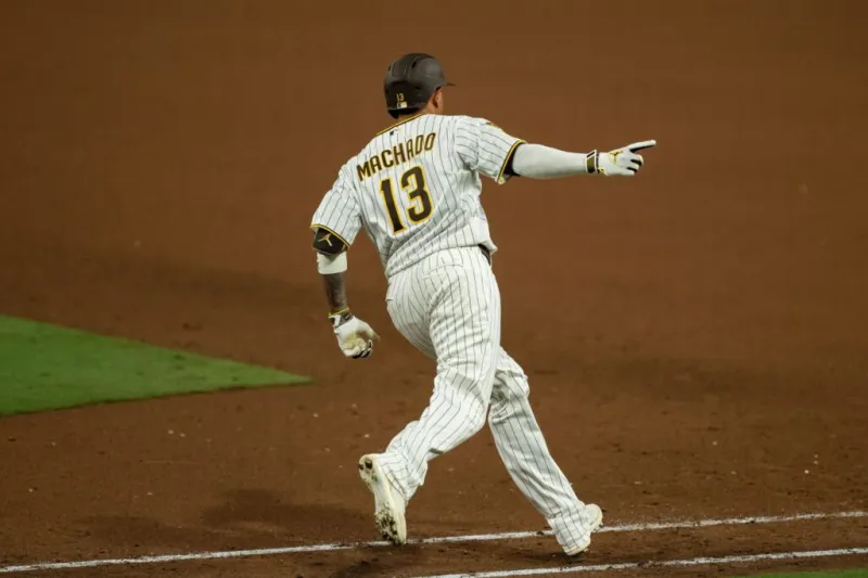 Machado's 10th-inning RBI lifts Padres past Braves 7-6