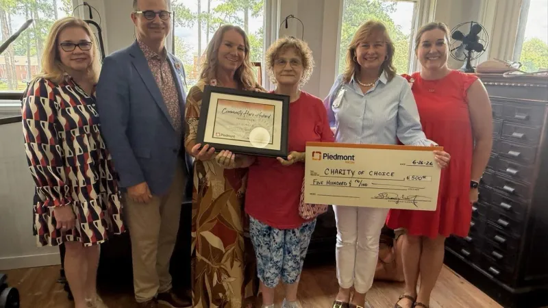 Piedmont Macon presents Community Hero Award to Monroe County breast cancer survivor