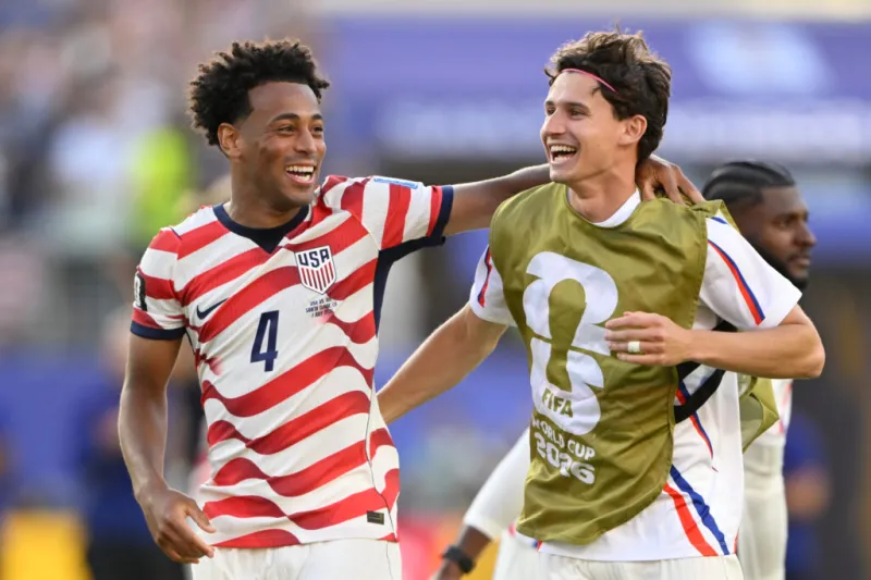U.S. beats Bosnia 2-0 to advance to round of 16