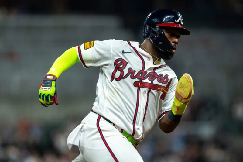 Ozzie Albies powers the Braves past the Cardinals 5-1