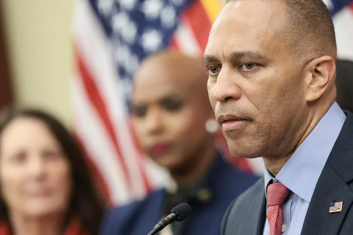 Hakeem Jeffries addresses Democratic Party divisions, says Trump is the bigger issue