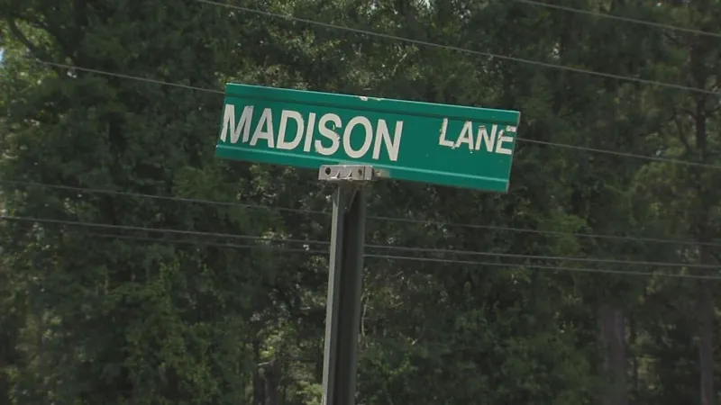 Man dies after tree falls during cutting accident at Forsyth home, per report